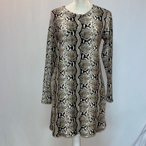 Dresses & Skirts - SnakeSkin 🐍 mini dress. Size medium.